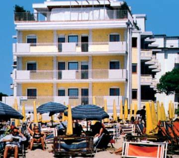 30-ig és IX. 14. után) Kérje ajánlatunkat! Standard vagy színvonalasabb lakások felnőtt- és gyermek medencével Jesolo csendesebb keleti zónájában.
