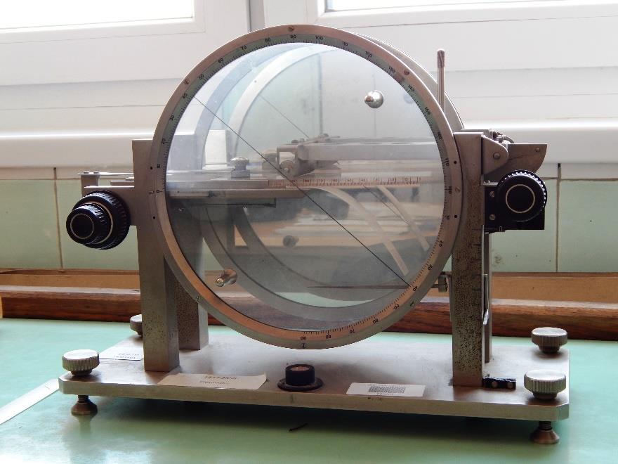2.1.3. A TKI típusú Flexometer Magyarországon a leggyakoribb Flexometer típus a Textilipari Kutatóintézetben (TKI) kialakított konstrukció (4. ábra). 4.