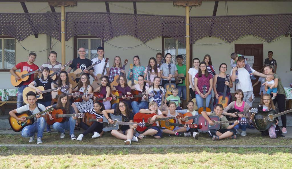 Tasnádszántó Az országhatárt átlépve, Romániába utaztunk, ahol a tasnádszántói gitártáborban vettünk részt.