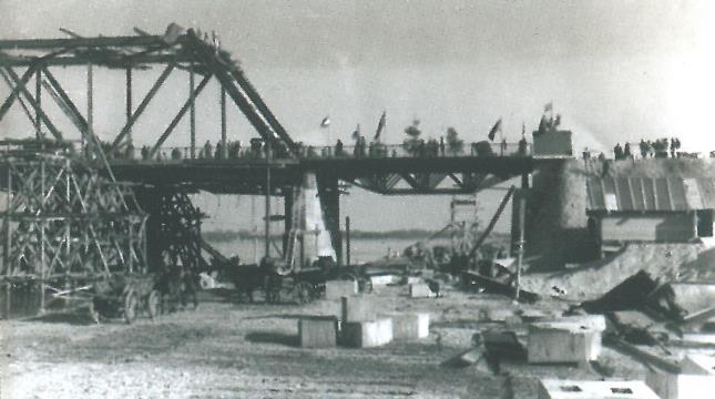 DUNA-HIDAK Vámosszabadi - Medve Bombázás, részleges robbantás.