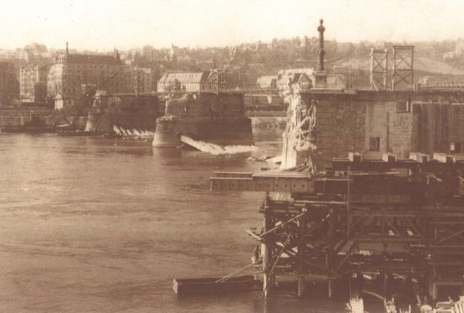 Margit híd Első robbantás 1944 őszén. Ismeretlen, véletlen. Láncreakció.