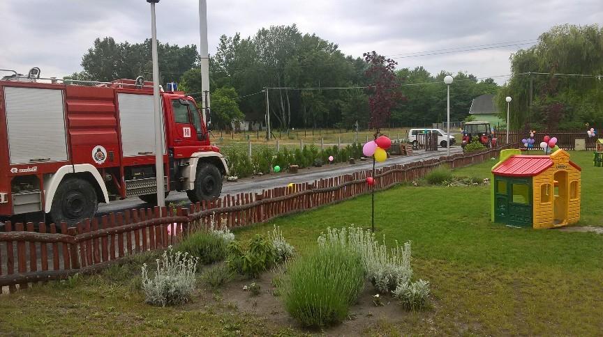 Zetor traktort is sikerült beszerveznünk a gyermekek nagy roomer,ezekbe a járművekbe a bátrabbak beszálhattak.