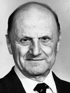 A MEGTORPANÁS, ILLETVE STAGNÁLÁS ÉVEI (1949 1956) 217 elemezte, másrészt a finn nyelv struktúráját és történetét vizsgálta.