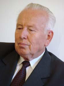 102 Imre László (2007, 2013) szakmai érdeklődése és publikációs tevékenysége pályakezdése óta