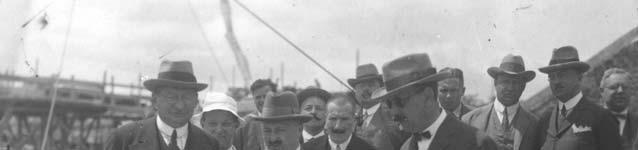 A BÖLCSÉSZET-, NYELV- ÉS TÖRTÉNETTUDOMÁNYI KAR, 1912 1929 51 Klebelsberg Kuno vallás- és közoktatásügyi miniszter megtekinti a Központi Épület munkálatait (a háttérben Darkó Jenő rektor) A numerus