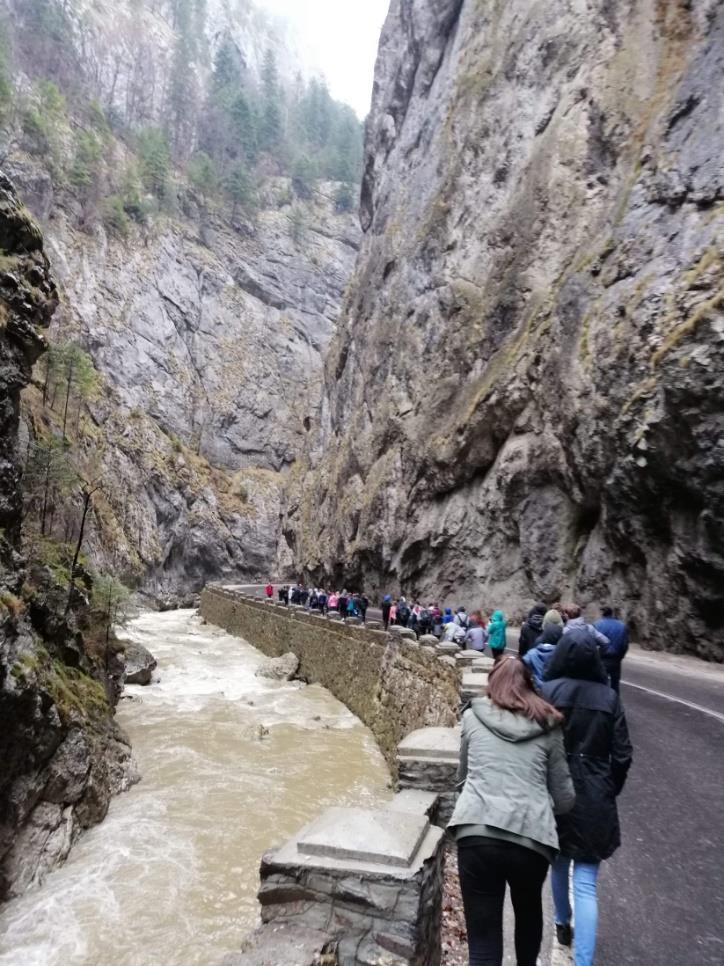 Megismertük egy-egy tájegység népeinek eredetét, izgalmas és érdekes erdélyi legendák keltek életre és székely viccek sem maradtak ki a válogatásból.