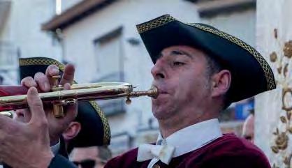 12:00 horas: Pregón de las fiestas a cargo de Doña Gemma Villamiel Navero; a continuación, muestra de la mayordomía y danzantes y, para finalizar, ofrenda floral a la Virgen.