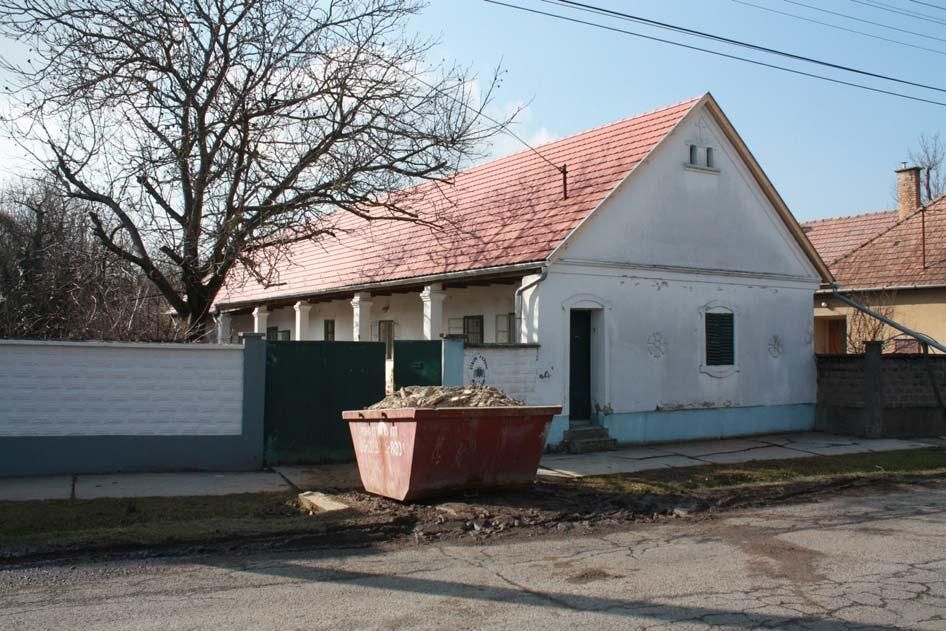 Németkér, Széchenyi u. 18. 419 H1 Staub Ferenc Emlékház (volt lakóépület) Fésűs beépítési móddal az utcafronton álló, Az épület felújítása folyamatban van.