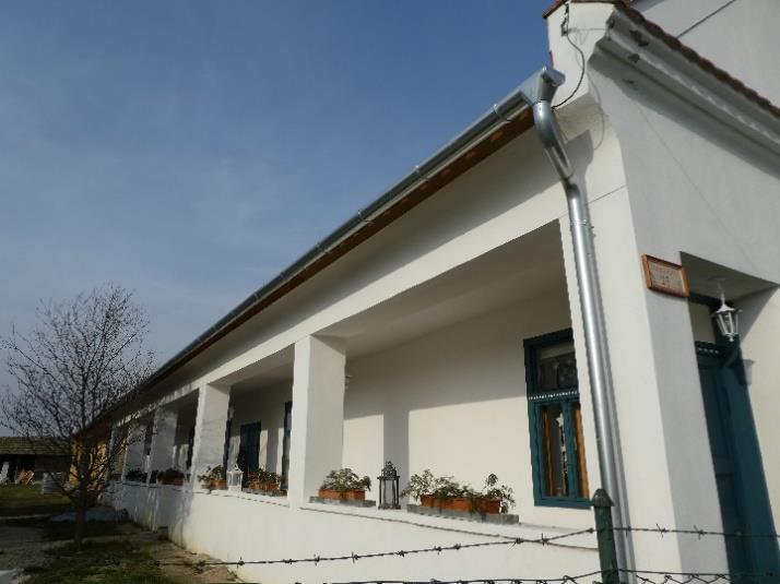alábbi épületek,