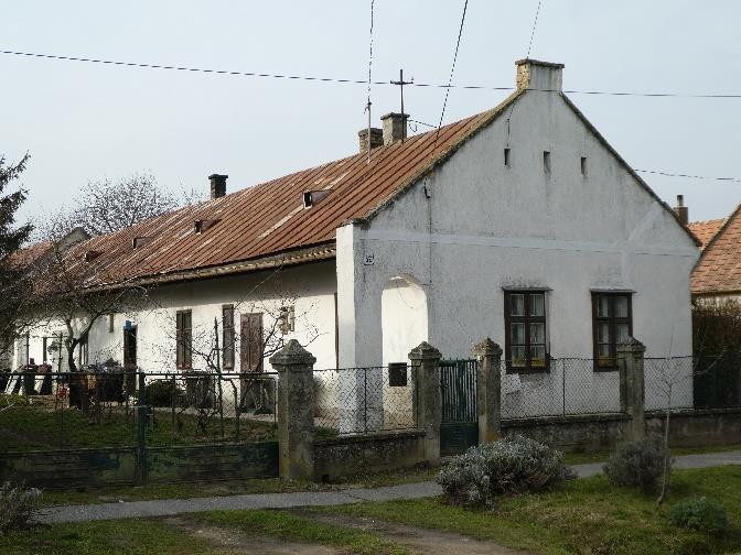 ) Népi lakóház