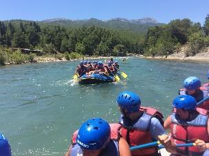 Jeep szafari + Rafting Remek lehetőség, hogy a török Riviéra varázslatos tájait felfedezzék, a szafari nyújtotta adrenalindús perceket egy raftingtúrával. A program az ebéd árát is magában foglalja.