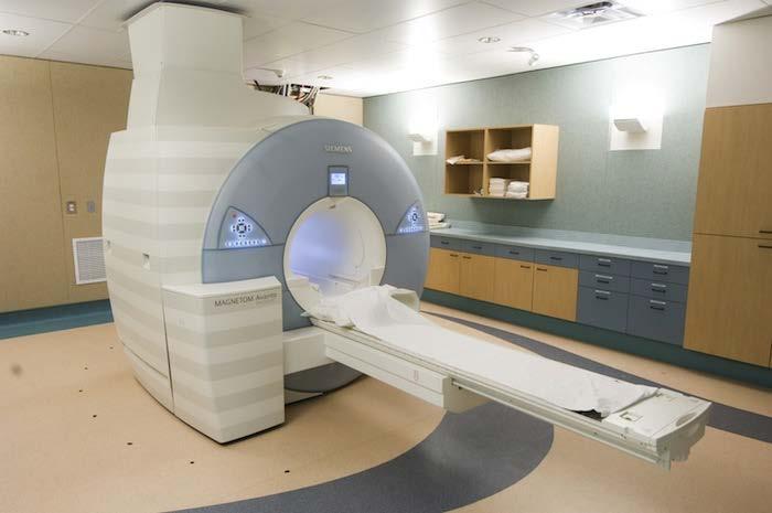 területein a CT-nél strukturális MRI vizsgálat (smri) mellett ún.