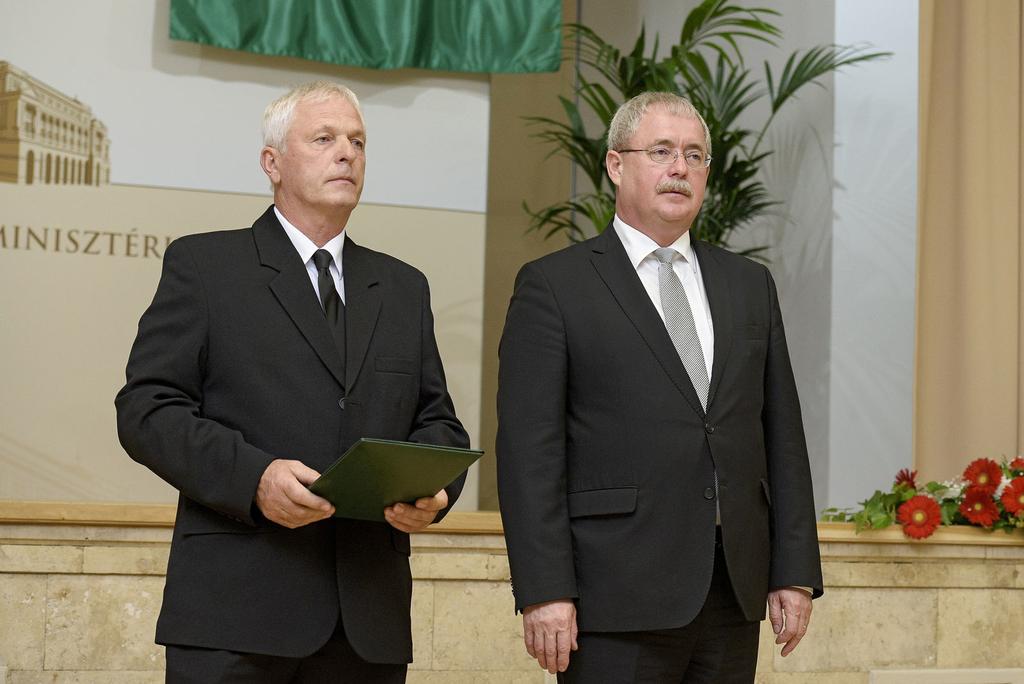 mezőgazdasági gépszerelője, traktorvezetője Tápiószentmártonban a talajmegmunkálás, valamint a mezőgazdasági gépszerelés területén végzett, egyedi