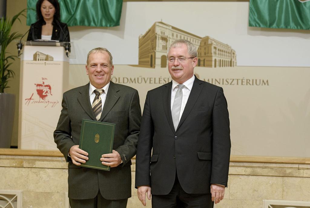 Nagy János kiváló tevékenységéért; Nagy Jánosnak, a Kaposvári Egyetem Vadgazdálkodási Tájközpont igazgatójának a védett őshonos magyar hidegvérű lófajta és a védett őshonos magyar parlagi szamár