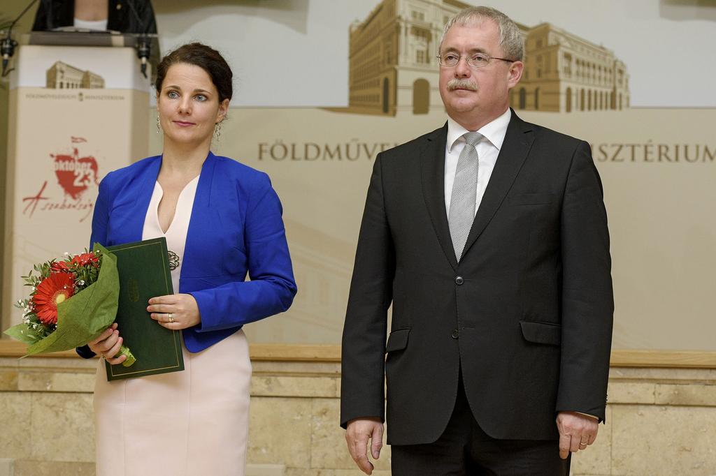 Dr. Tikász Ildikó Edit földügyi feladataiban végzett kimagasló tevékenységéért; Dr.