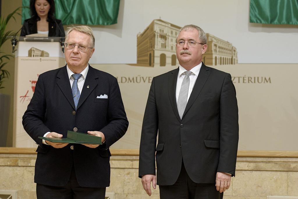 szerepvállalásáért, társadalmi szervezetekben kifejtett munkájáért, helytörténeti kutatásaiért, erdészettörténeti kordokumentumok megírásáért; Bende György az Északerdő Zrt.