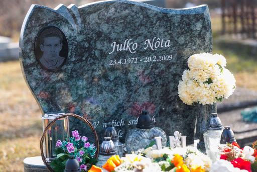 Amikor máig ismeretlen(ek) megölték, a rimaszombatiak kapusedzője volt, de számoltak vele a szlovák korosztályos válogatottnál is.