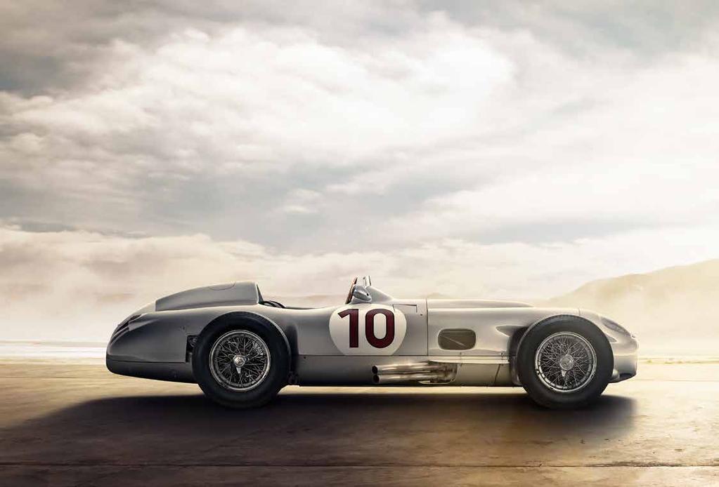 26 Milyen lenne az autósport a Mercedes-Benz nélkül? Az első gépkocsit, amely autóversenyt nyert, egy Daimler motor hajtotta. Az első Mercedes versenyautó volt. A legendás ezüstnyilakból mítosz lett.
