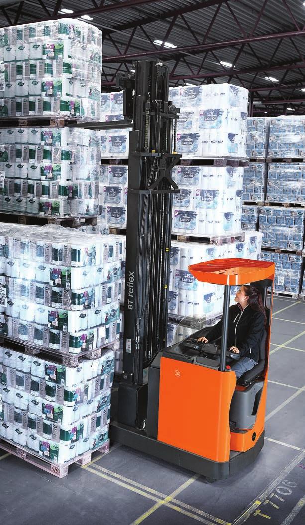 KESKENY TOLÓOSZLOPOS TARGONCÁK 17 TOYOTA BT REFLEX N SOROZAT Ezt a típust kifejezetten olyan feladatokra fejlesztették ki, ahol keskeny alvázra van szükség; ide tartozik például a raklaposzlopok