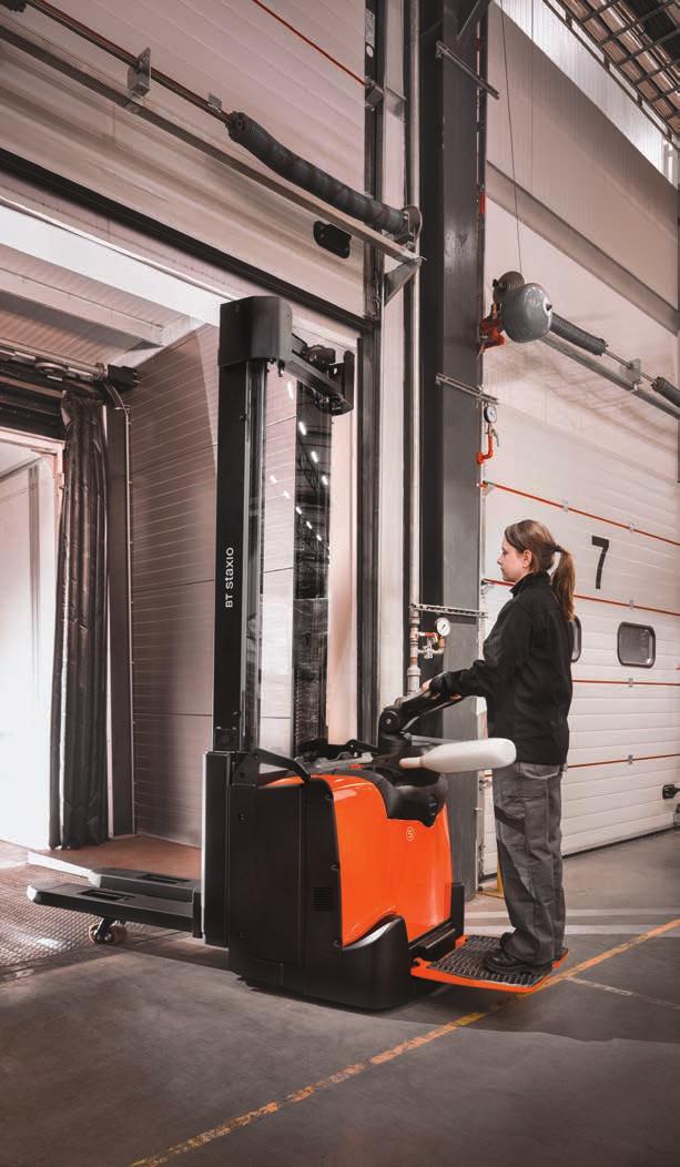 12 TOYOTA MATERIAL HANDLING UTAZÓPLATFORMOS FELRAKÓ TARGONCÁK 13 TOYOTA BT STAXIO P SOROZAT A BT Staxio P sorozatú targoncák gyorsak, és