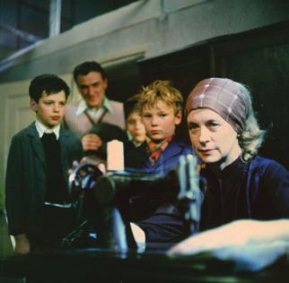 12 FILM URÁNIA NEMZETI FILMSZÍNHÁZ BUDAPEST VIII, RÁKÓCZI ÚT 21. 10.