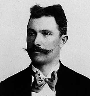 Puch-történelem A grazi székhelyű vállalatot 1889-ben alapította a szlovén származású Johann Puch ➊. Először csak kerékpárok, motorkerékpárok, később négykerekűek gyártásával is foglalkoztak.