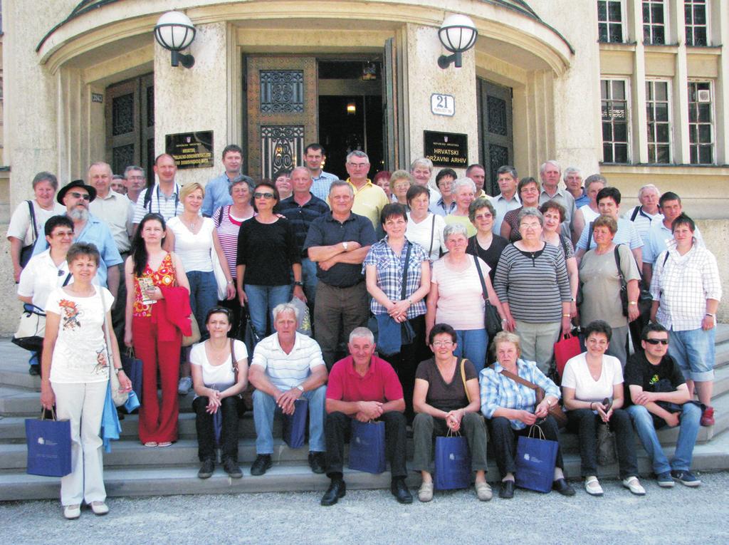 Juli 2012. 13 Dva lipi dani u Hrvatskoj B lizu pedeset ljudi se najavilo na izlet, kojega je naša Hrvatska samouprava organizirala na srid majuša.