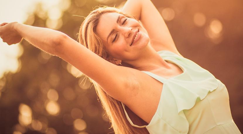 Hibátlan bőrt nyárra! Keratosis pilarisnak hívják azt a bőrelváltozást, amikor apró, piros pöttyök, vagy kicsi fehér dudorok jelennek meg a felkar külső részén, a combon vagy a fenéken.