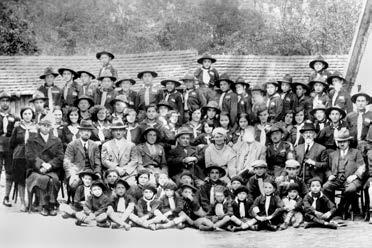 2.5. A KÁRPÁTALJAI CIONISTA MOZGALOM SAJÁTOSSÁGAI 171 Ha-somer Kadima ifjúsági mozgalom csoportképe, Beregszász, 1930 Mizrahi egyedül Munkácson 2823 szavazatot kapott, míg a jobboldalra egész