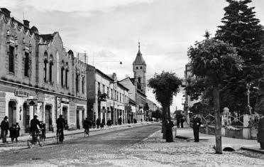 2.9. ZSIDÓK A MAGYAR KÖZÉLETBEN A HELYI MAGYAR SAJTÓ TÜKRÉBEN 209 Munkácsi utcarészlet, 1930-as évek magára a városok zsidó polgársága és értelmisége, de sokan a várospolitikában, sőt a magyar