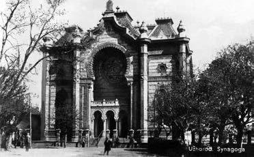 1.9. VALLÁSI ÉLET, ÖNSZERVEZŐDÉS: EGYLETEK, SZERVEZETEK 97 Ungvári zsinagóga, 1935 körül elvesztett hitközség számára kínált lehetőséget a rendies struktúrák és vezetői tekintélyének fenntartására,