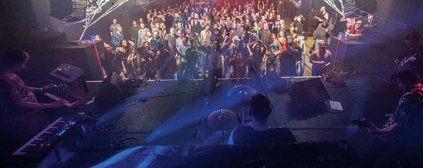 tekintélyes mennyiségű klezmer is. De az irodalom, a fi lm és a képzőművészet is képviselteti majd magát.