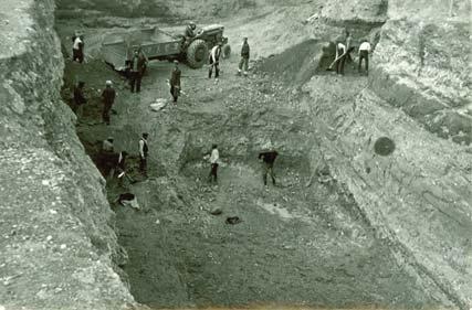 000 ton/yıl çimento üretim kapasitesine ulaşmıştır. Döner fırın üretim kapasitesi ilk etapta KHD lisansı ile 800 ton/günden 1.