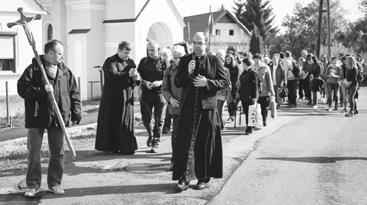 8 Szentgotthárd Egyházmegyei zarándoklat elhelyezték Boldog Brenner János ereklyéit Május első napján egyházmegyei zarándoklatra hívta a Szombathelyi Püspökség az egyházmegye területén élő híveket.