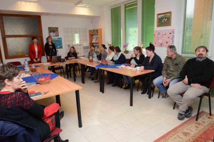 Áldozatsegítés Szakmai tanácskozás Kaposszerdahelyen A Zselici Szociális Alapszolgáltatási Központ éves szakmai tanácskozást tartott Kaposszerdahelyen, a jelzőrendszer tagok együttműködése, az
