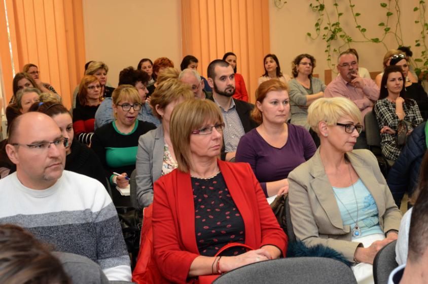 Gyermekvédelem Gyermekvédelmi tanácskozás Kaposváron Az elmúlt év gyermekvédelem területén elért eredményeit, tapasztalatait értékelték a Kaposvári Humánszolgáltatási Gondnokság Családsegítő és