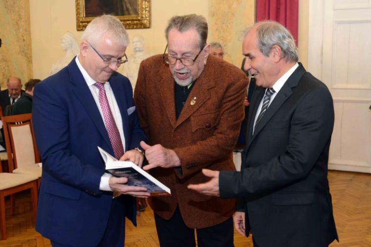 A tavalyi évben kiadásra került az Emlékkönyv - A magyar állatorvoslásról Fejér és Somogy megyében, az elmúlt évszázadban még fellelhető eredeti dokumentumok szerint című könyv Fejér és Somogy megye