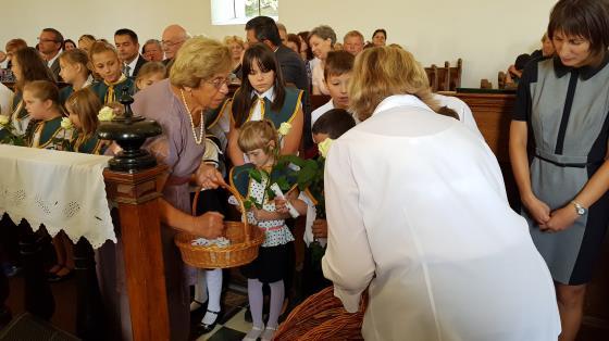 áldását, vezetését, gondviselő szeretetét kicsiknagyok életében, munkájában, tanulásában.