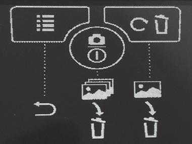 A monitoron megjelenik a törlés menü a következőképpen: Nyomja a gombot, egyes képek törlésére. Nyomja a gombot, az összes kép törlésére. A 30 kép törlése néhány másodpercig tarthat.
