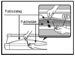 Miután az edzőgépet a kívánt helyre tolta, engedje le a futópadot lassan a padlóra! Ne mozgassa az edzőgépet egyenletlen felületeken!