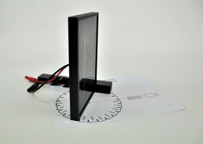 With the azimuth angle scale it is possible to set up the azimuth angle between the solar module and the lamp.