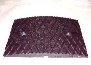 SEBESSÉGCSÖKKENTŐ ÚTKÜSZÖB 4 CM-ES MÉRET:400X250X40 MM SÚLY:KB.