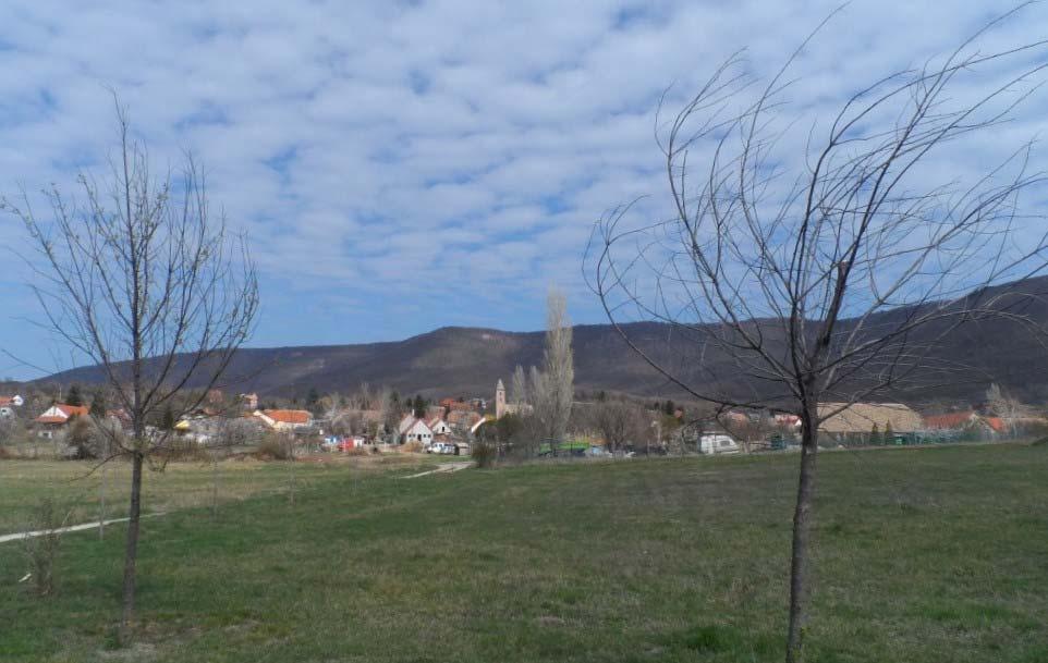 A településkép leghangsúlyosabb eleme a templom.