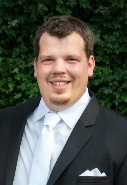 Mike Ádám művésztanár Mike Ádám 1991-ben született Debrecenben. Általános iskolai és alapfokú zenei tanulmányait Hajdúböszörményben végezte.