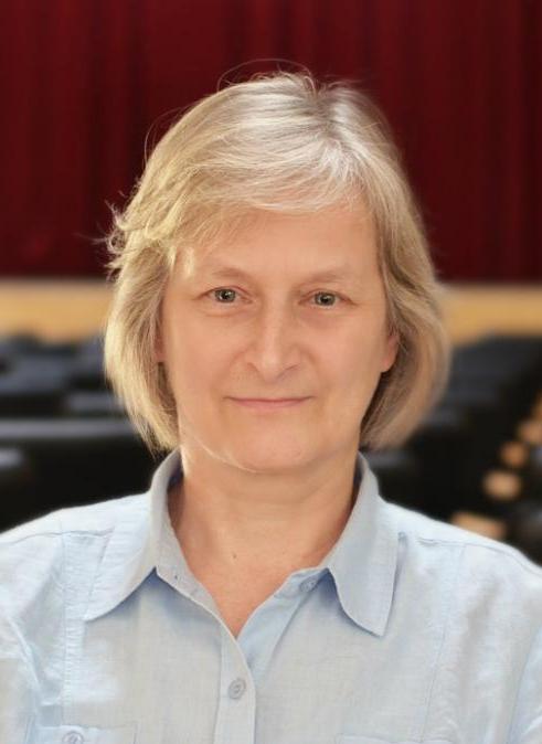 Dr. Ratkó Lujza főiskolai docens Dr. Ratkó Lujza 1982-ben végzett a debreceni Kossuth Lajos Tudományegyetem magyar néprajz szakán, s azóta néprajzos muzeológusként dolgozik.