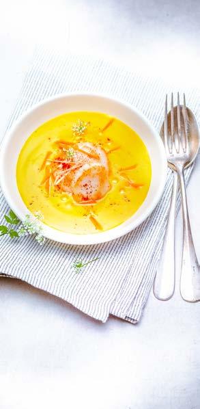 Endívia krémleves szarvasgombával Program Soup (Leves) 6 20 perc 32 perc 3 nagy (vagy 4 kicsi) endívia 1 burgonya 2 mogyoróhagyma 2 ek demerara cukor 600 ml víz 1 csirkehúsleves kocka Tengeri só Bors