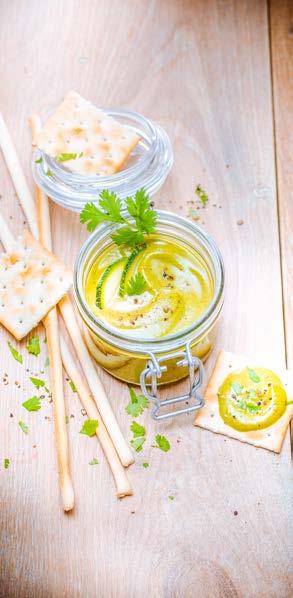 Korianderes cukkinimártás Program Compote (Pürék) 4 10 perc 15 perc 2 cukkini 3 ek olívaolaj 1 gerezd fokhagyma 1 csokor koriander 40 ml víz Só és bors 1.