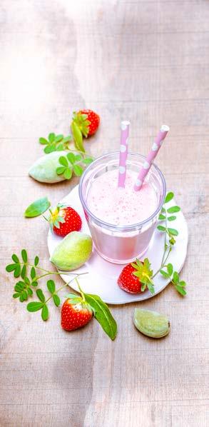 Édes eperturmix Program Milkshake (Turmix) 4 10 perc 3 óra 400 ml mandulatej 2 gömb vaníliafagylalt 200 g eper 1 banán 1. A mandulatej felét öntse jégkockaformába, és fagyassza legalább 3 órán át. 2. Mossa meg, csumázza ki, majd darabolja fel az epret, ha nagyok a szemek.
