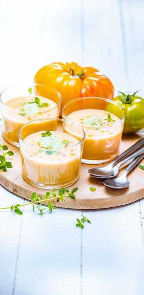 Sárga paradicsomos gazpacho zöld paradicsomos jégkockával Program Green Smoothie (Zöld smoothie) 4 15 perc 2 perc 2 óra A gazpachohoz 1 kg sárga heirloom paradicsom 1 újhagyma 1/3 uborka 50 ml