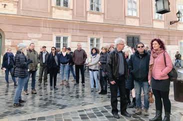 9-10 éves korától a nyarakat, iskolai szüneteket a helyi aszszonybrigáddal töltötte, és édesapja kerületében erdőművelési, becslési, később motorfűrészes munkákat végzett.